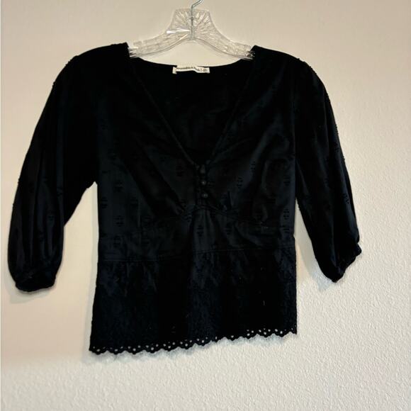 Abercrombie & Fitch Black Eyelet V Neck Blouse size XS - Picture 2 of 6